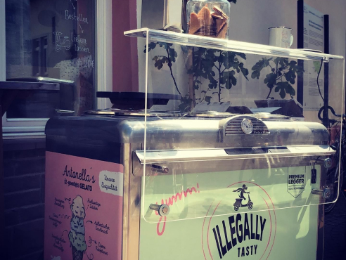 Eisvitrine mit Sorten